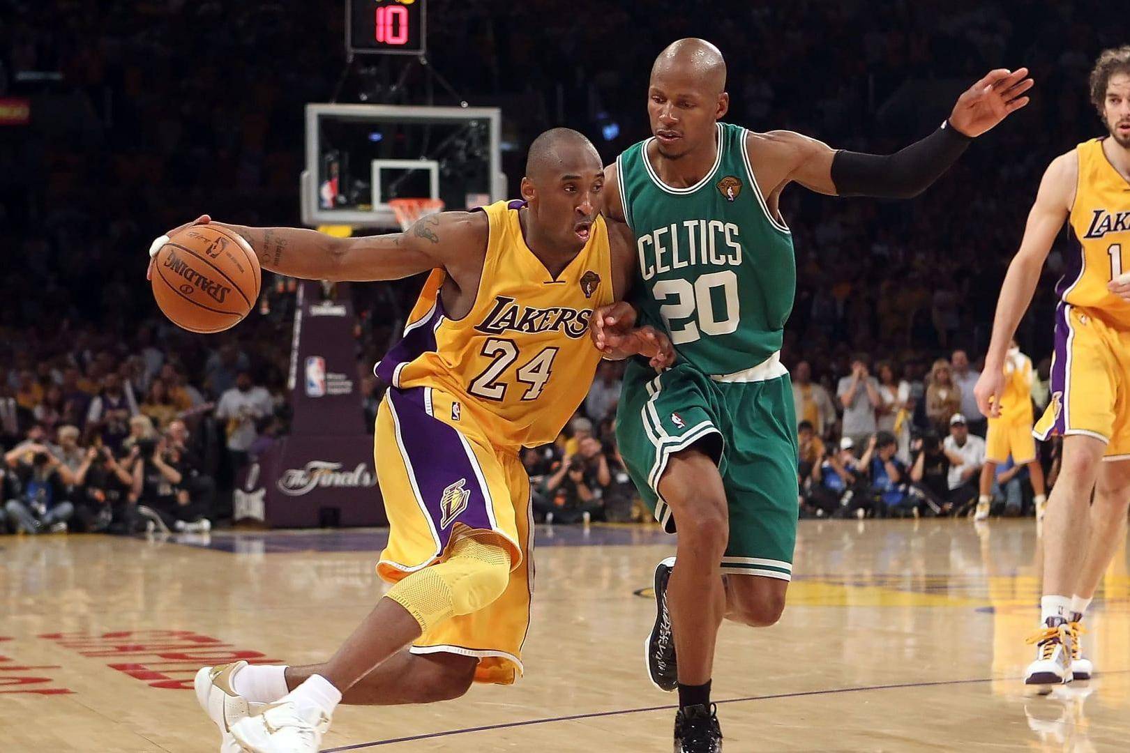 包含字母哥回归赛场，赛况扑朔迷离首场状态亮眼，中国队观众沸腾！的词条天博娱乐