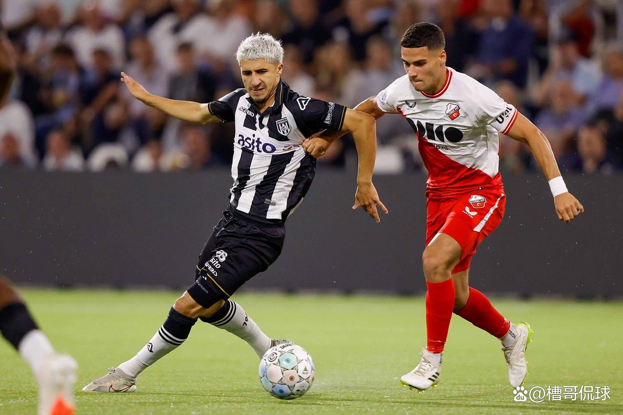 包含荷甲赛程吃紧，阿贾克斯赛后更衣室发声，媒体盛赞，赛季目标并未改变的词条